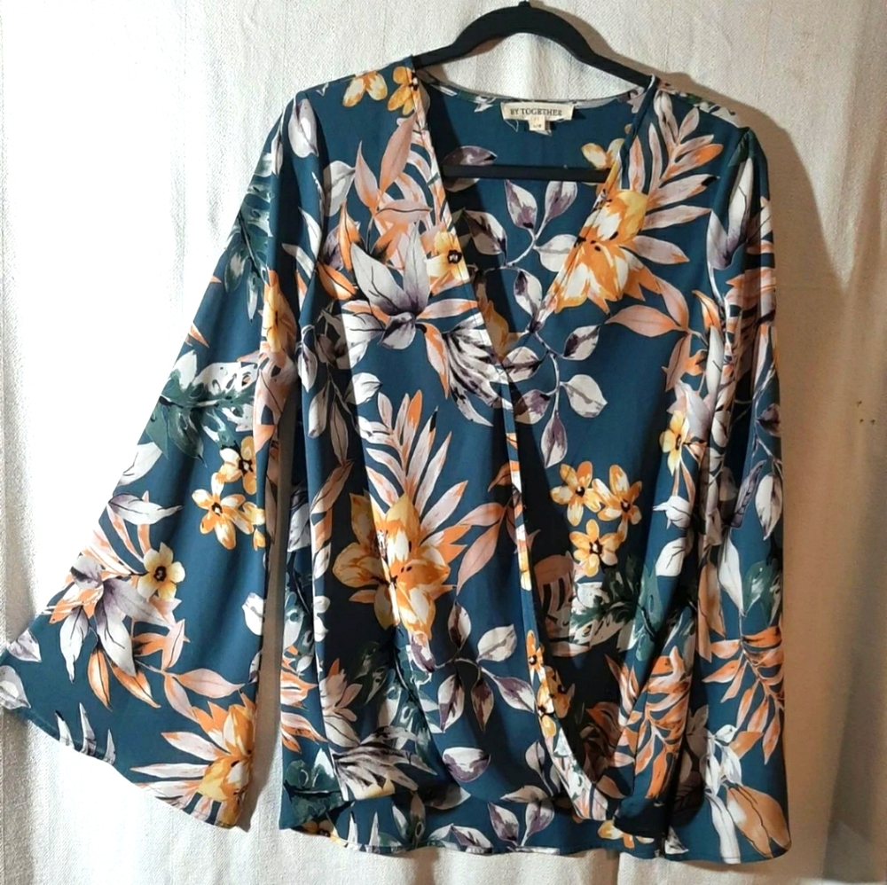 Floral flared sleeve top